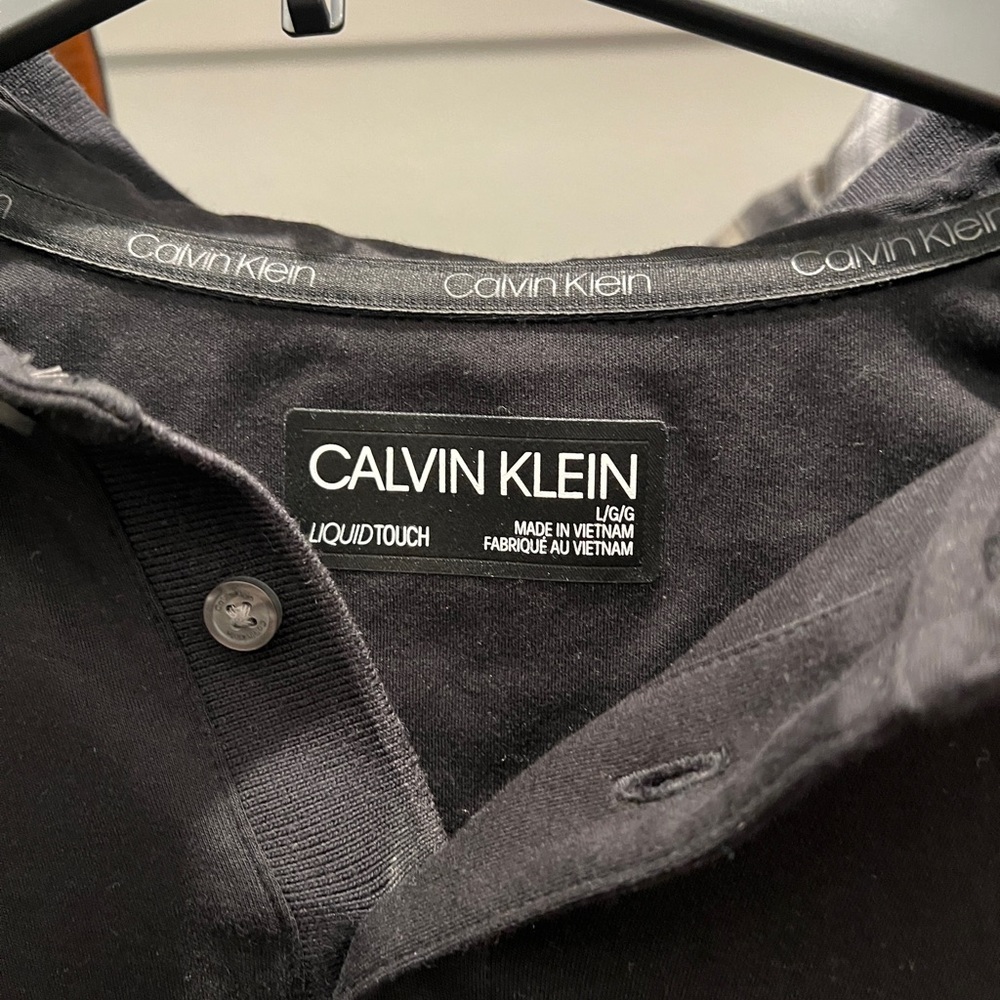 Calvin Klein Mens Large Black polo. Liquid touch.